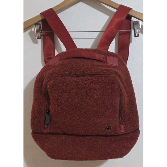 patagonia small messenger bag Black Hole – Worn Wear® anything travel partner. 6 Affordable Lululemon Backpacks YGroup_osprey-raven-10-hydration-backpack---womens-YG Color:MOODY BURGUNDY